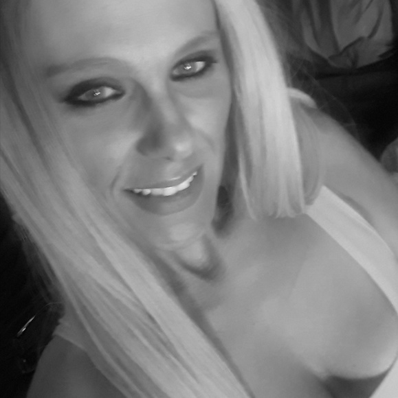 Meet your Posher, Amber - Picture 2 of 2